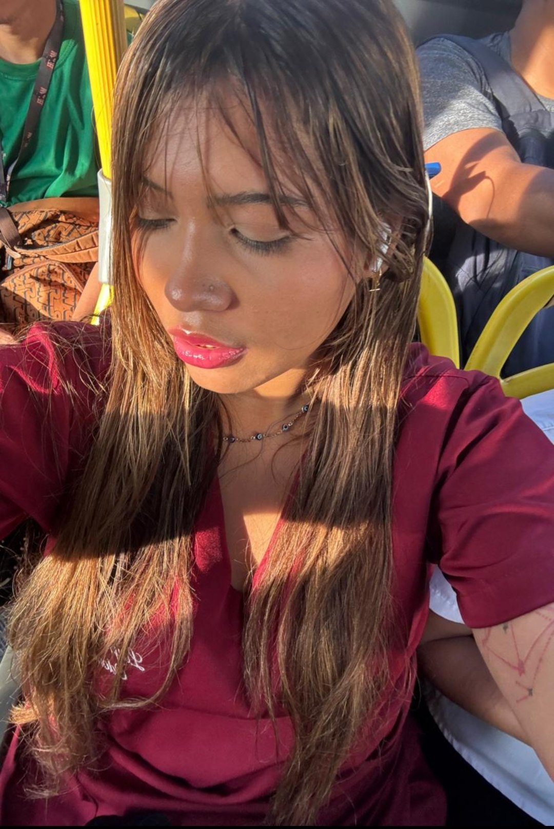 Foto da Laysa dentro do ônibus